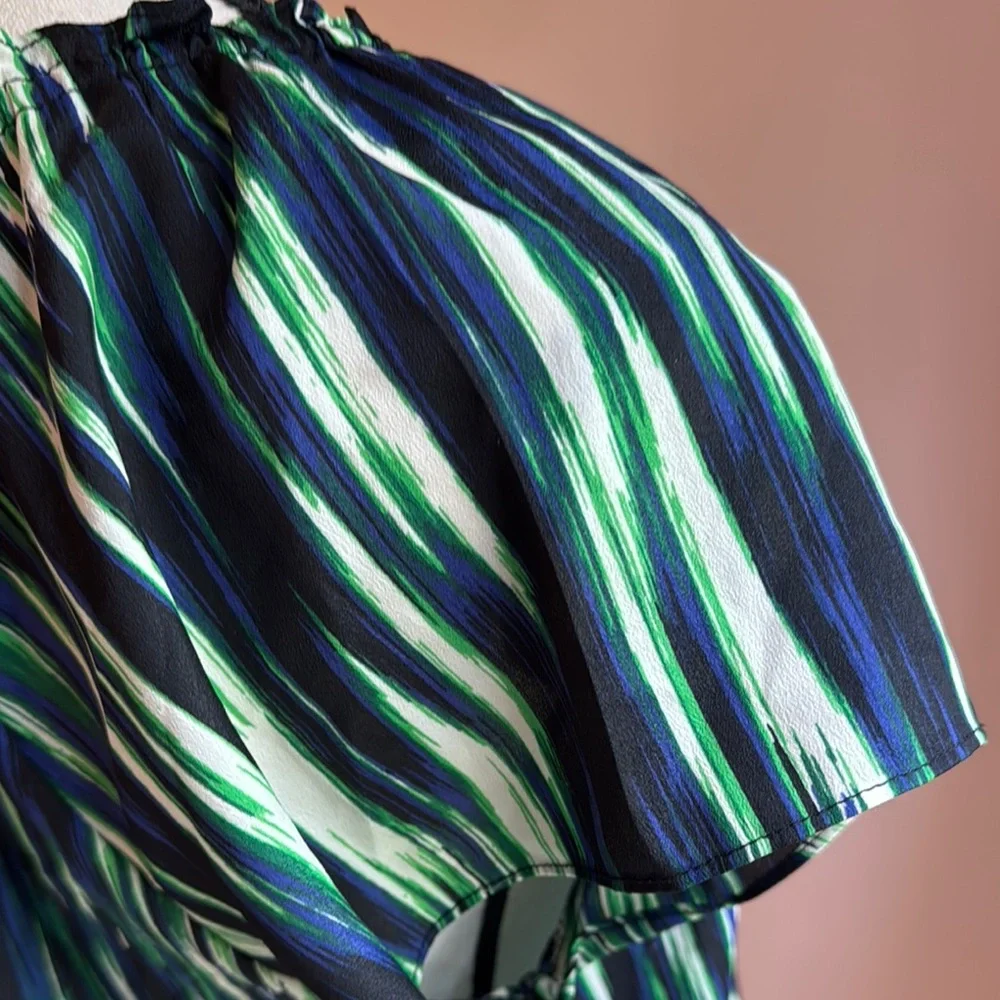 MICHAEL Michael Kors Green and Black Flutter Sleeve Crop Blouse - Picture 3 of 4